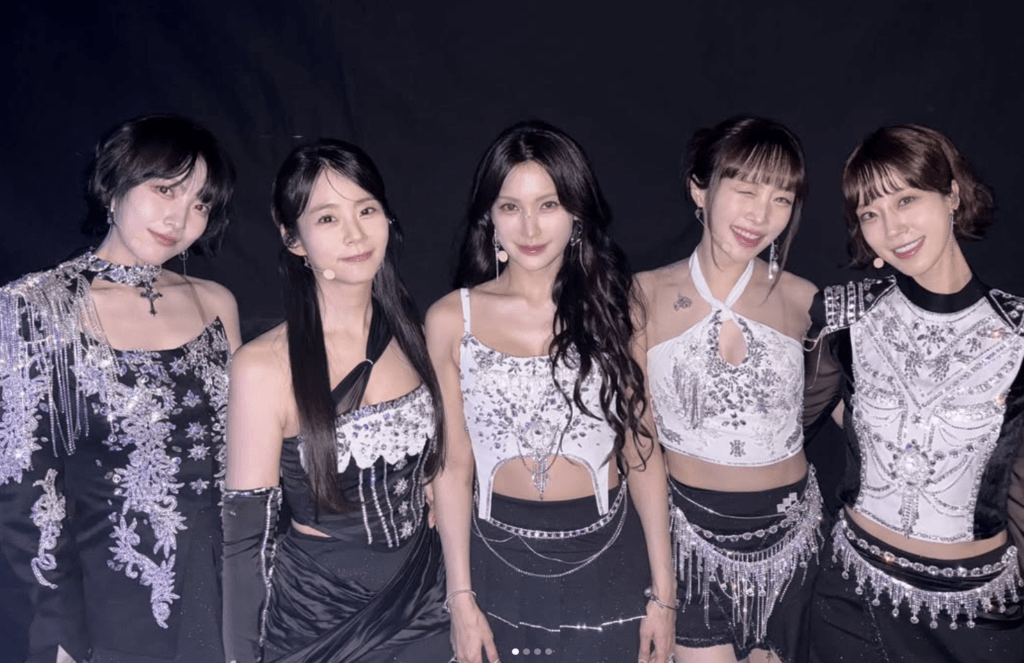 Park Gyuri bersama member KARA Park Gyuri bersama member KARA